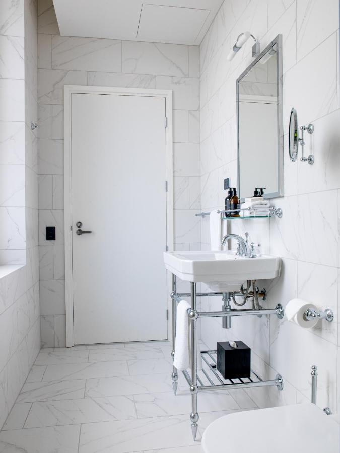 The Observatory Hotel Christchurch Eksteriør billede Bathroom
